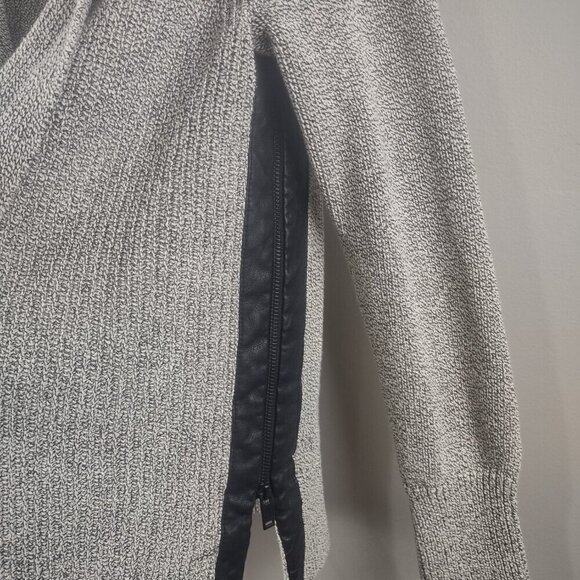 Women's Banana Republic Heather Gray Knit Cardigan Leather Side Zip Size Small - Picture 3 of 5